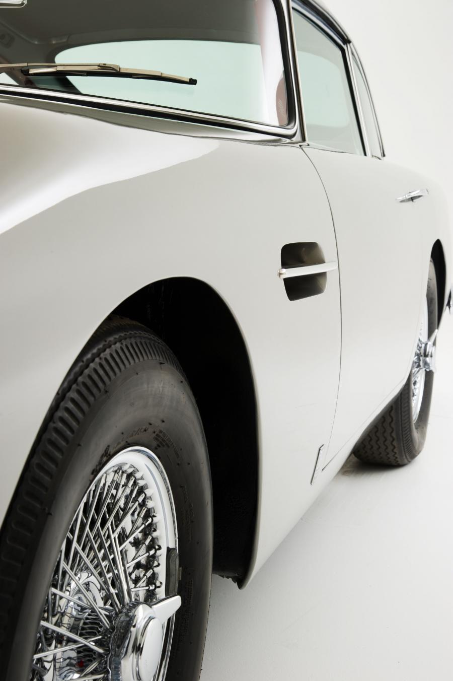Детали экстерьера Aston Martin DB5 (2207/R) 1965 года  (фото 5 из 19)